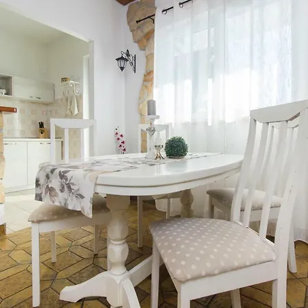 Pianino * Brodarica (Sibenik-Knin)