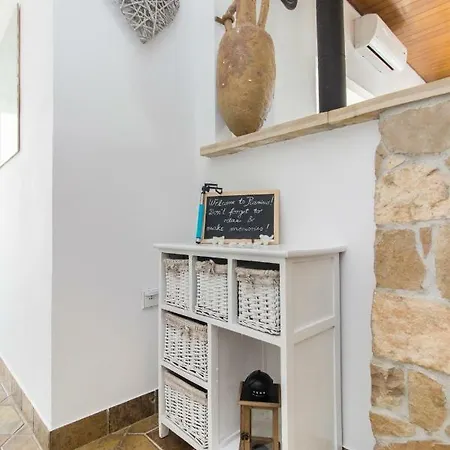 Pianino * Brodarica (Sibenik-Knin)