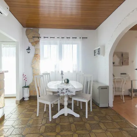 Pianino Apartament Brodarica (Sibenik-Knin)