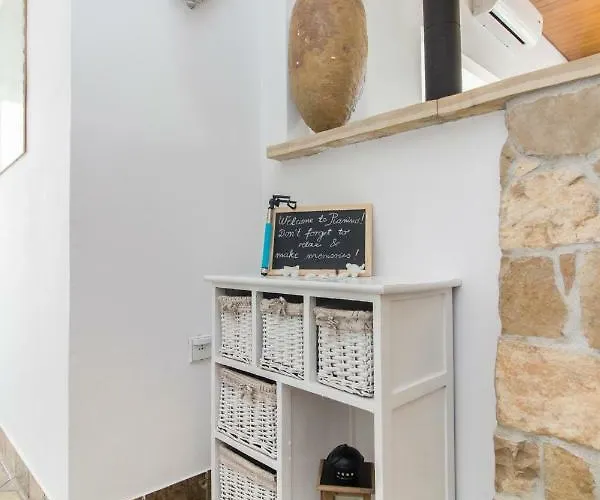 Pianino * Brodarica (Sibenik-Knin)